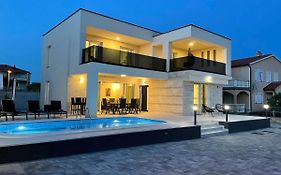 Villa Marena S Bazenom, Vodice